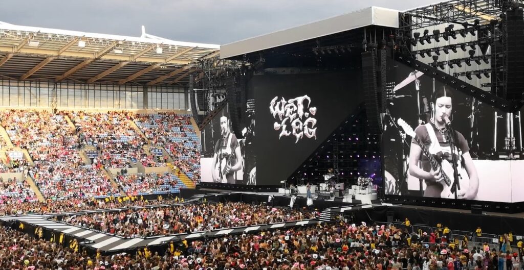 Wet Leg - Coventry - Obvious. Multiple screens and fans everywhere, Wet leg on the giant arena stage in Coventry.